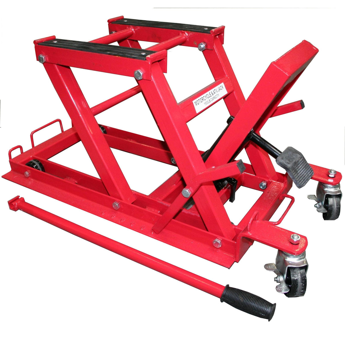 Roter Motorrad-Hebebock mit scherenförmigem Metallrahmen, zwei schwarzen Auflageflächen, Fußpedal, zwei schwarzen Lenkrollen und einem separaten roten Bedienhebel mit schwarzem Griff.