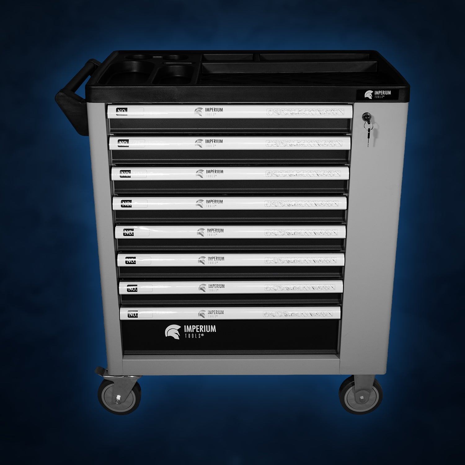 Grauer Werkzeugwagen mit sieben Schubladen, schwarzen Seitenteilen, oben einem schwarzen Ablagefach und vier Rollen; rechts befindet sich ein Schloss mit zwei eingesteckten Schlüsseln.