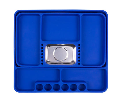 Draufsicht auf eine blaue Silikon-Werkzeugablage mit mehreren Fächern und einem zentralen magnetischen Edelstahleinsatz.