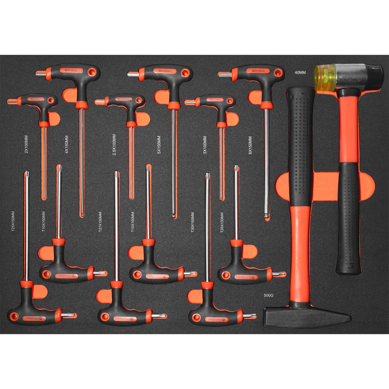 Set aus T-Griff-Innensechskantschlüsseln in verschiedenen Größen, ergänzt durch zwei Hämmer mit rutschfestem Griff – ein Schonhammer mit gelbem Einsatz und ein klassischer Hammer. Die Werkzeuge liegen in einem schwarz-orangenen Schaumstoffeinsatz