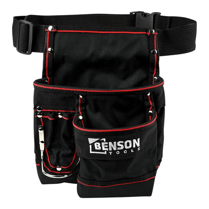 Schwarze Werkzeuggürteltasche mit roter Naht und verstellbarem Gurt, mehreren Fächern und silberner Hammerschlaufe, vorn mit „Benson Tools“-Logo.