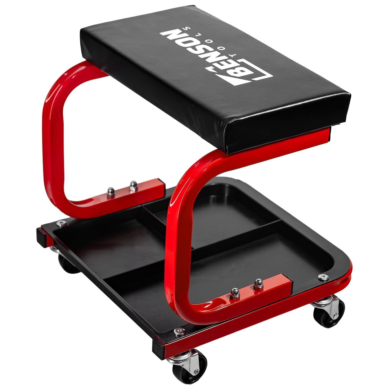 Schräg von hinten aufgenommener Werkstatthocker mit rotem Gestell, schwarzer Sitzfläche und rechteckigem Ablagefach mit Trennfächern.